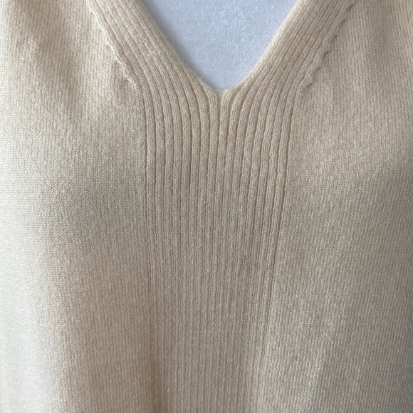 Pink Lily medium sweater v-neck - Picture 5 of 12